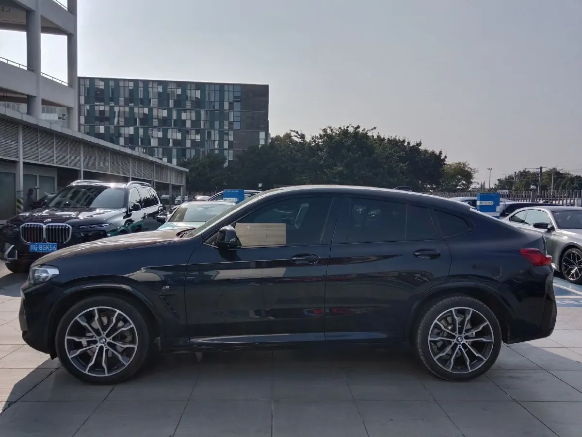 2022 BMW X4 2.0T 245HP L4 8AT,autocango,china used car exporter,china ev exporter,chinese used car exporter,chinese used ev exporter