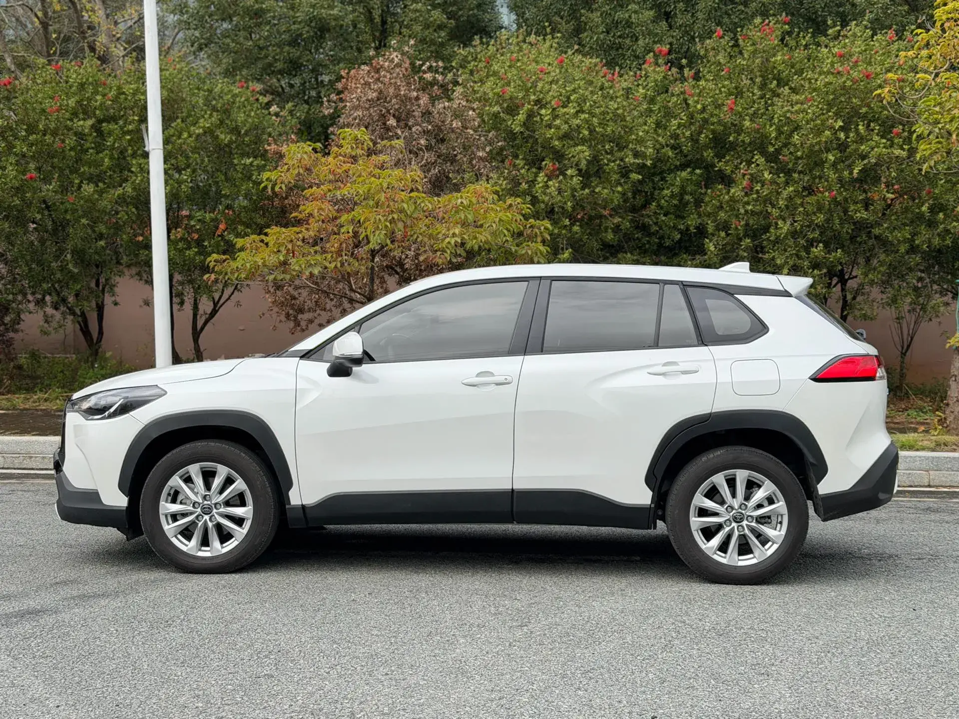 2023 TOYOTA COROLLA thumbnail 4