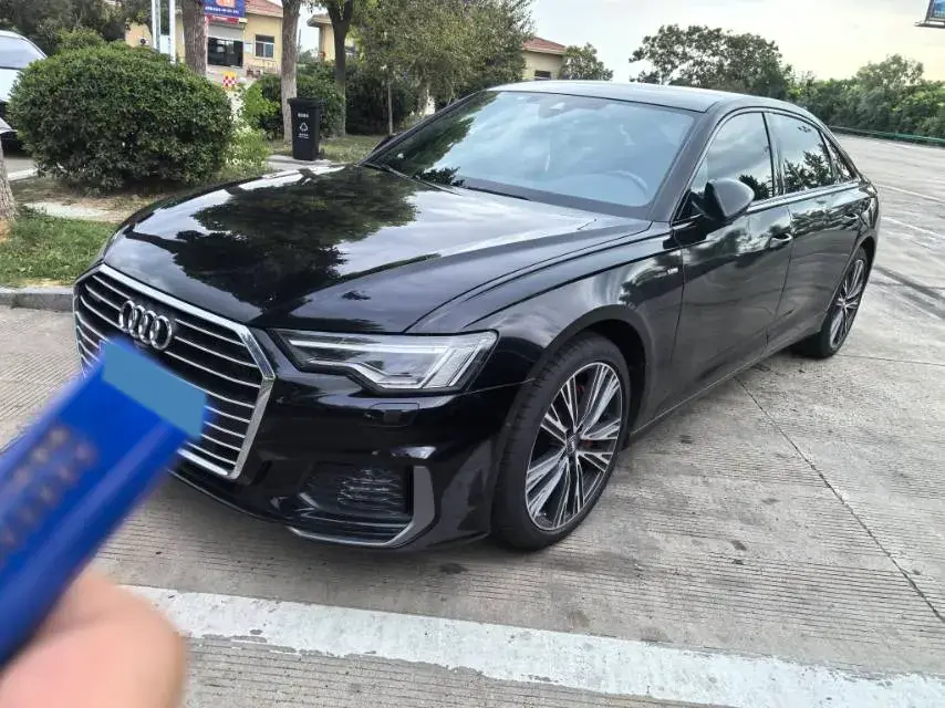 2022 AUDI A6L view 1