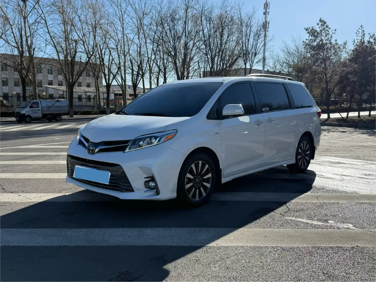 2019 Toyota Avalon 2.5L 178HP L4 E-CVT Hybrid
