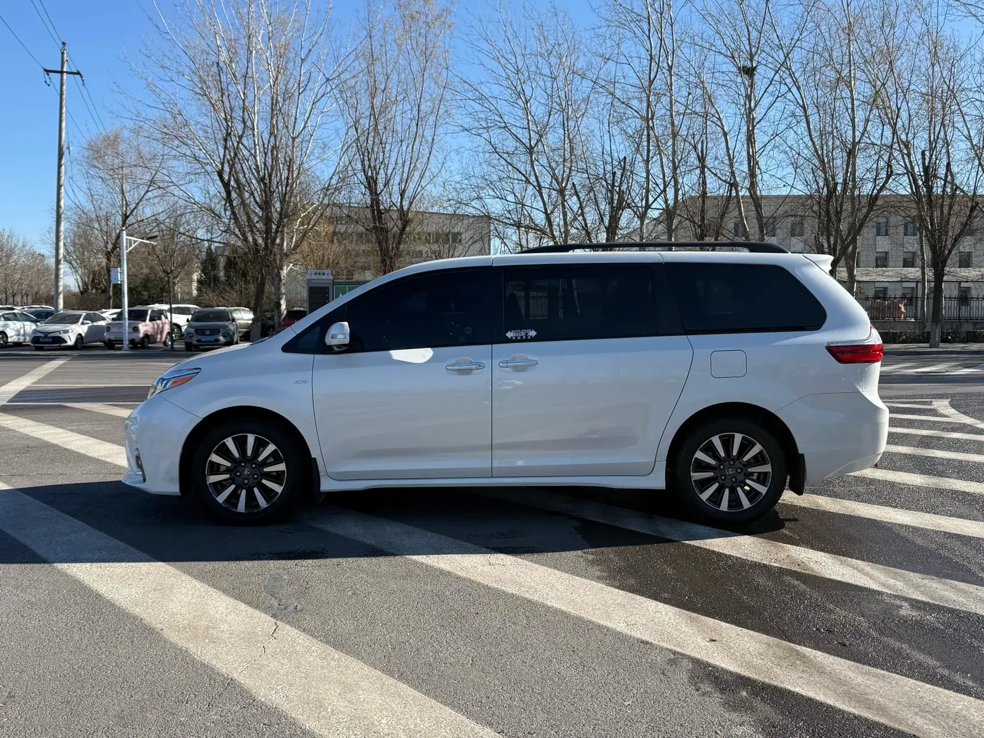 2019 TOYOTA AVALON thumbnail 3