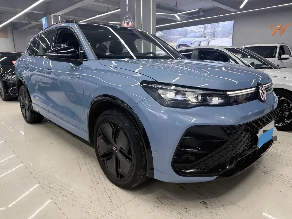2024 Volkswagen Tiguan L 2.0T 220HP L4 7DCT,autocango,china used car exporter,china ev exporter,chinese used car exporter,chinese used ev exporter