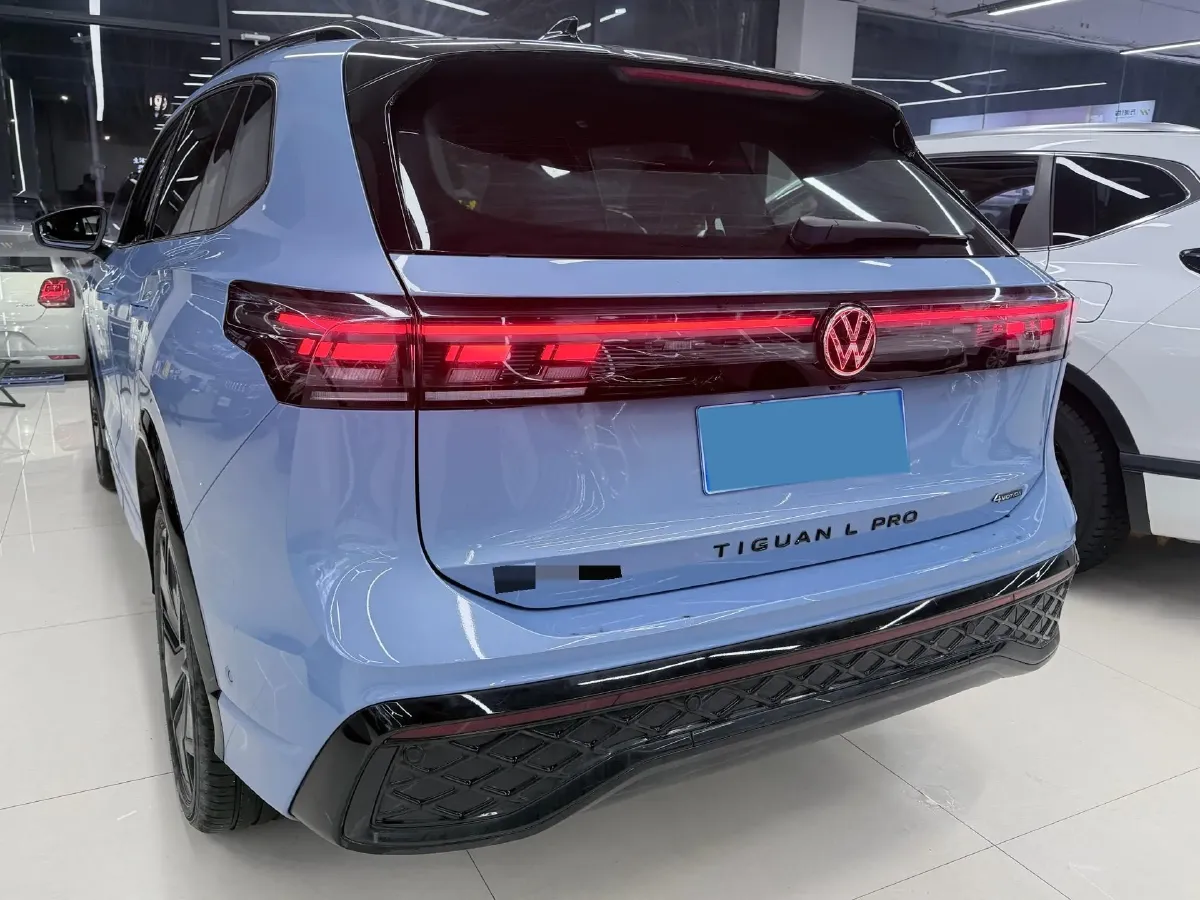 2024 Volkswagen Tiguan L 2.0T 220HP L4 7DCT,autocango,china used car exporter,china ev exporter,chinese used car exporter,chinese used ev exporter