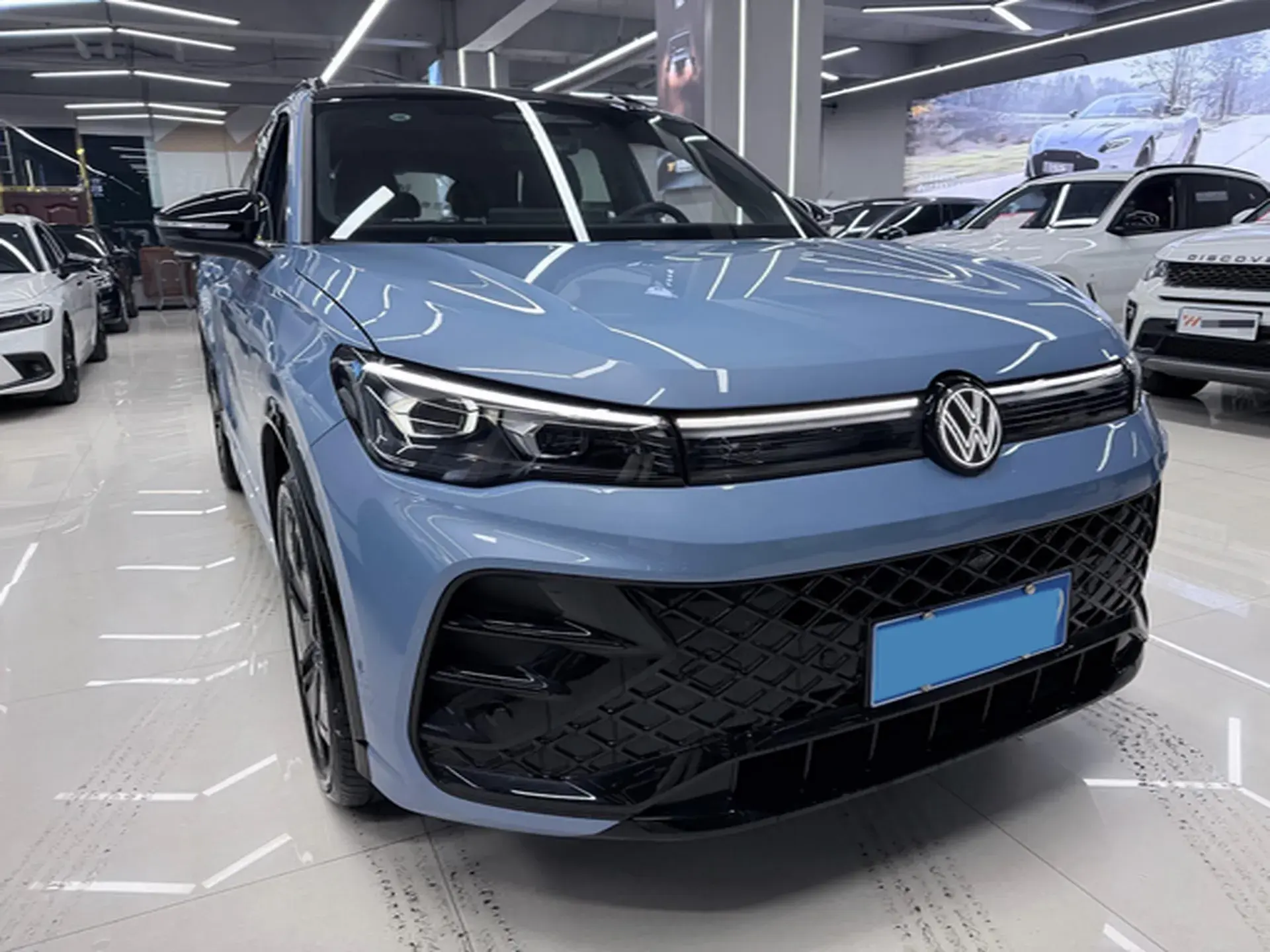 2024 VOLKSWAGEN TIGUAN thumbnail 2