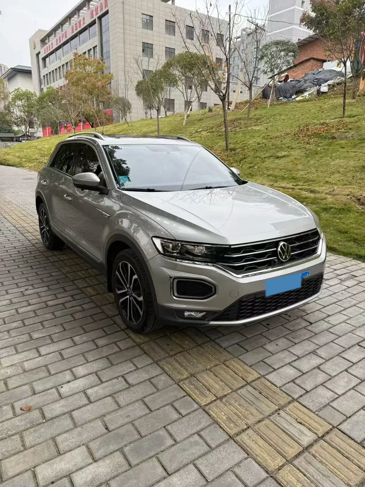 2021 VOLKSWAGEN T-ROC thumbnail 3