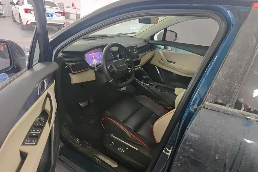 2020 LYNK&CO 06 thumbnail 4