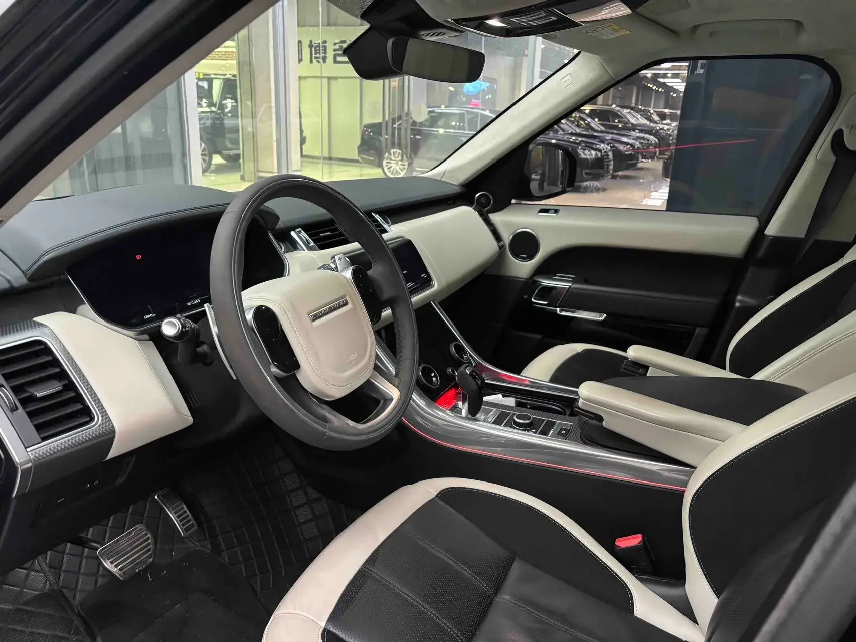 2022 LAND ROVER thumbnail 4