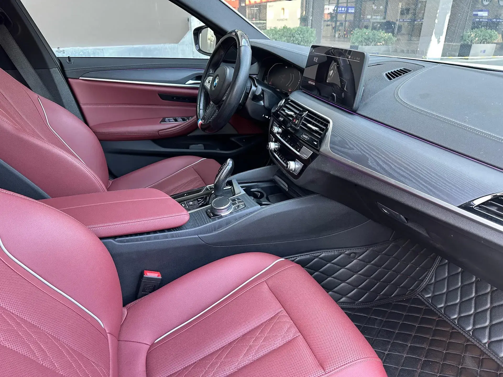 2023 BMW 5 thumbnail 3