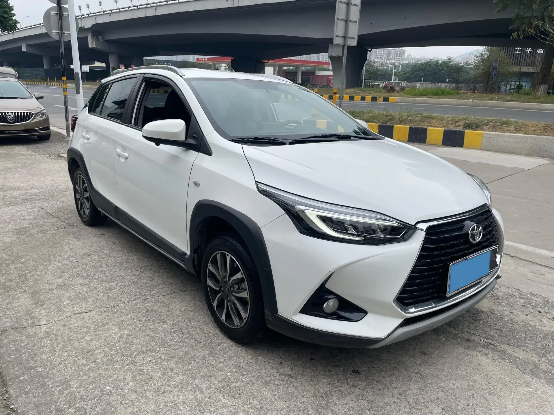 2022 TOYOTA YARIS thumbnail 2