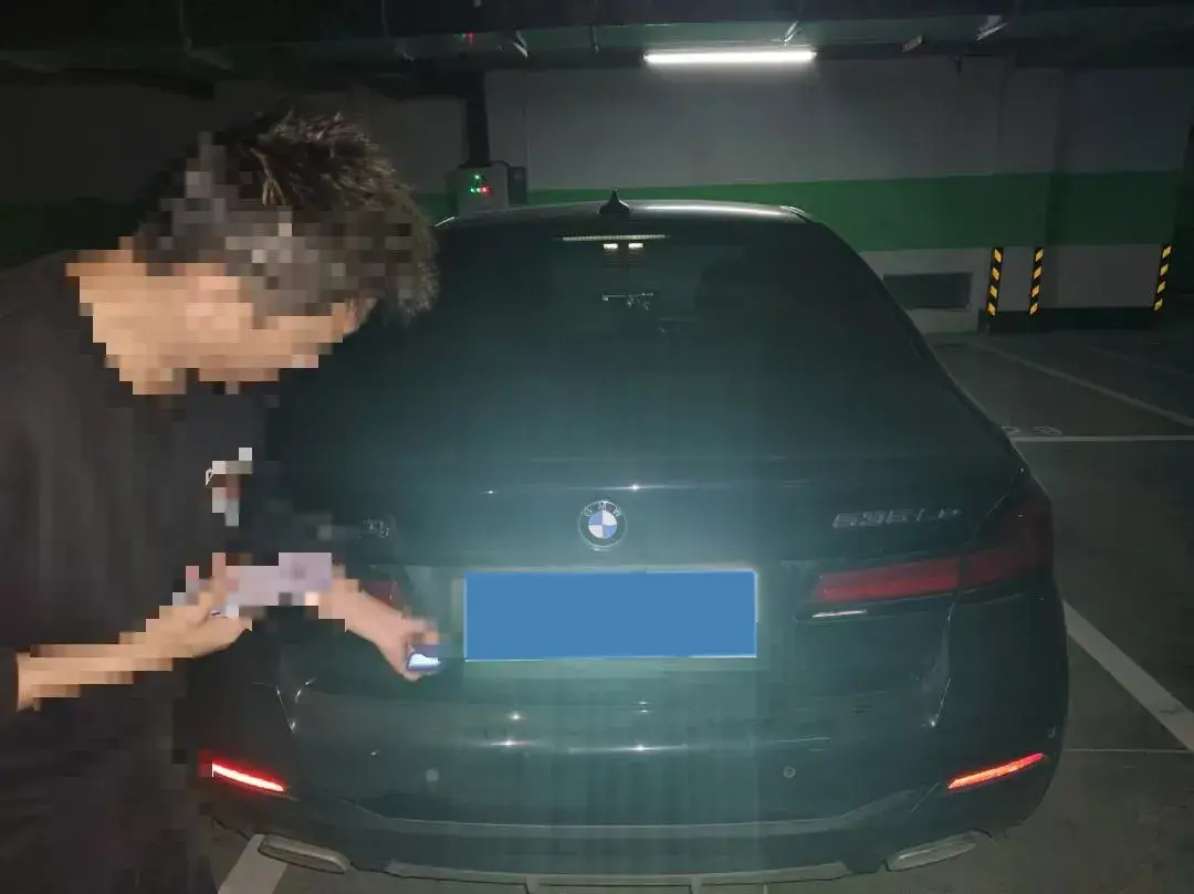 2021 BMW 5 thumbnail 4