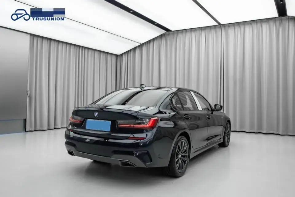 2022 BMW 3 thumbnail 3