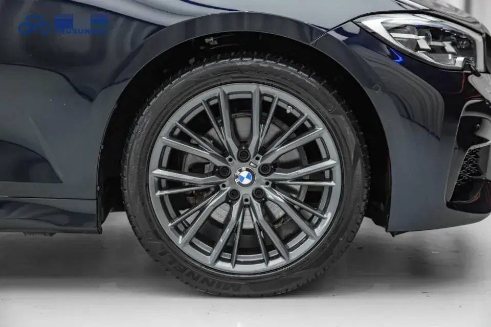 2022 BMW 3 thumbnail 4