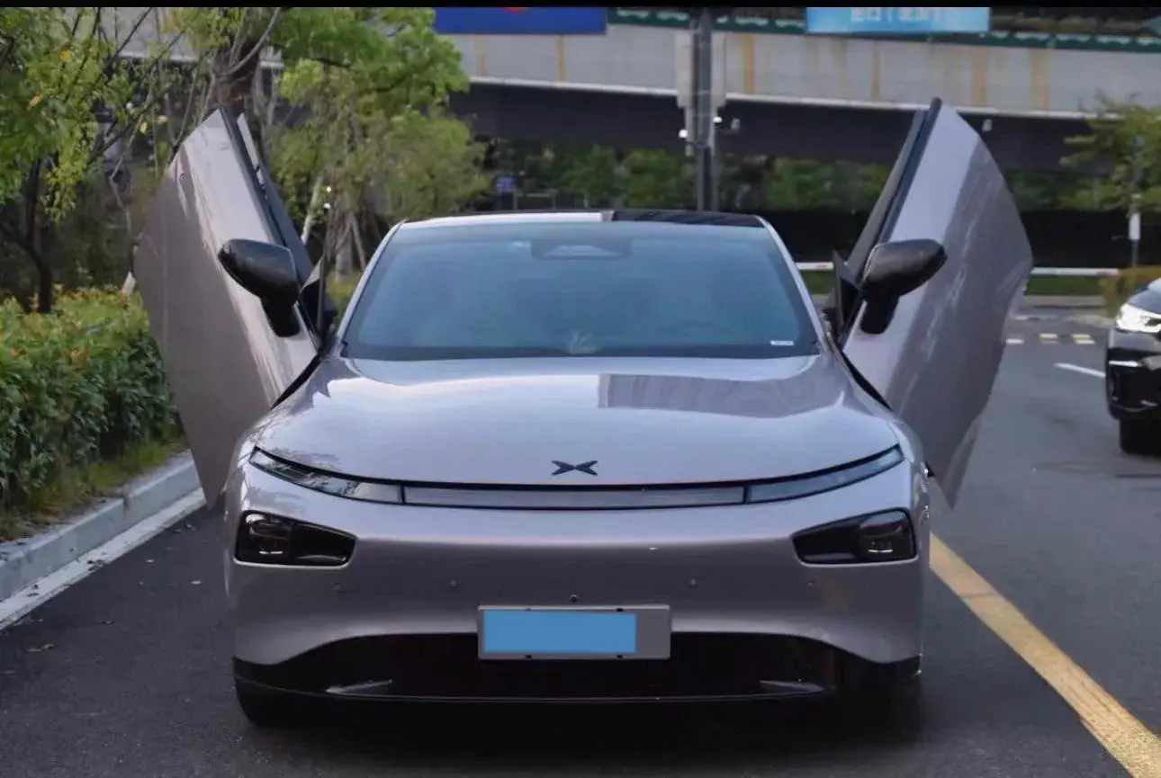 2024 XPENG P7 thumbnail 2