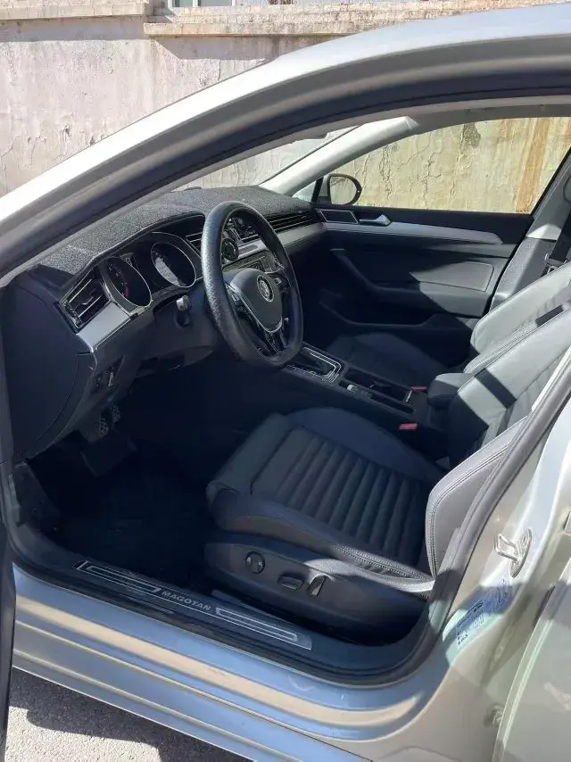 2019 CHEVROLET MALIBU thumbnail 4