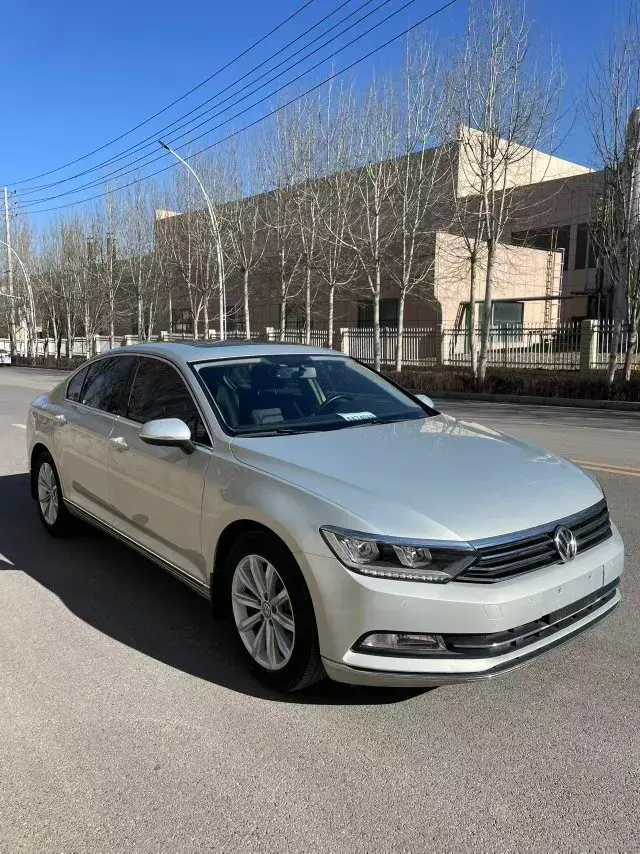 2019 CHEVROLET MALIBU thumbnail 3