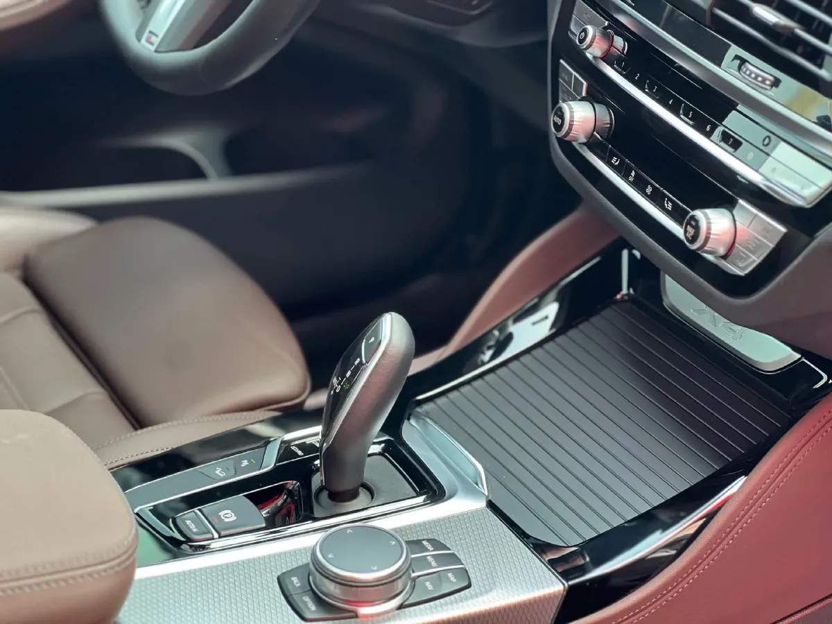 2020 BMW X4 2.0T 184HP L4 8AT,autocango,china used car exporter,china ev exporter,chinese used car exporter,chinese used ev exporter