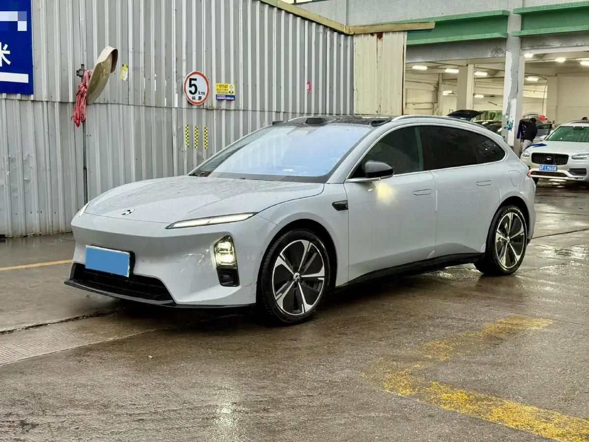 2025 NIO ET5T BEV