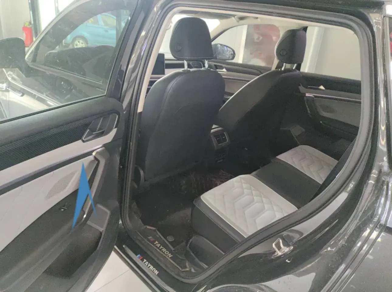 2023 VOLKSWAGEN TAYRON thumbnail 2