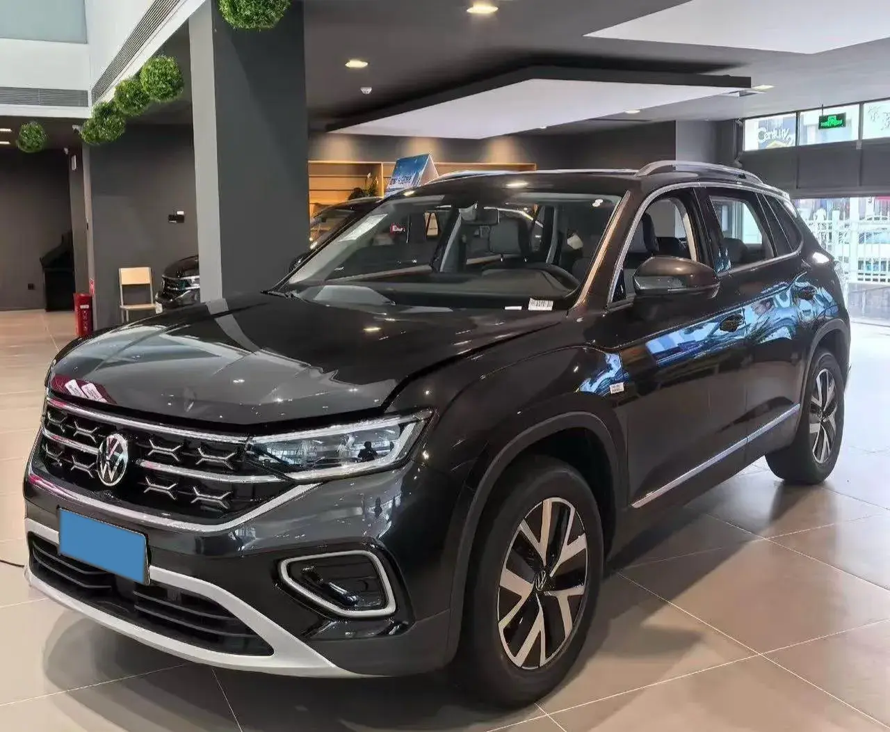 2023 VOLKSWAGEN TAYRON view 1