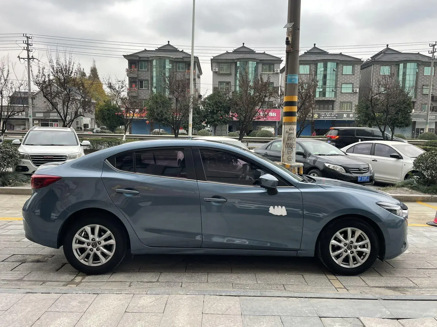 2017 MAZDA 3 thumbnail 3