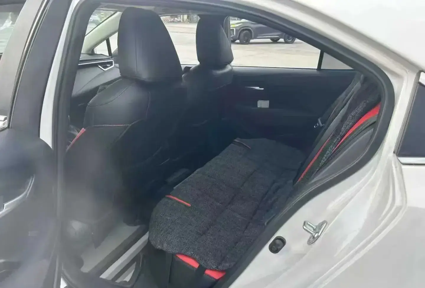 2023 TOYOTA COROLLA thumbnail 4