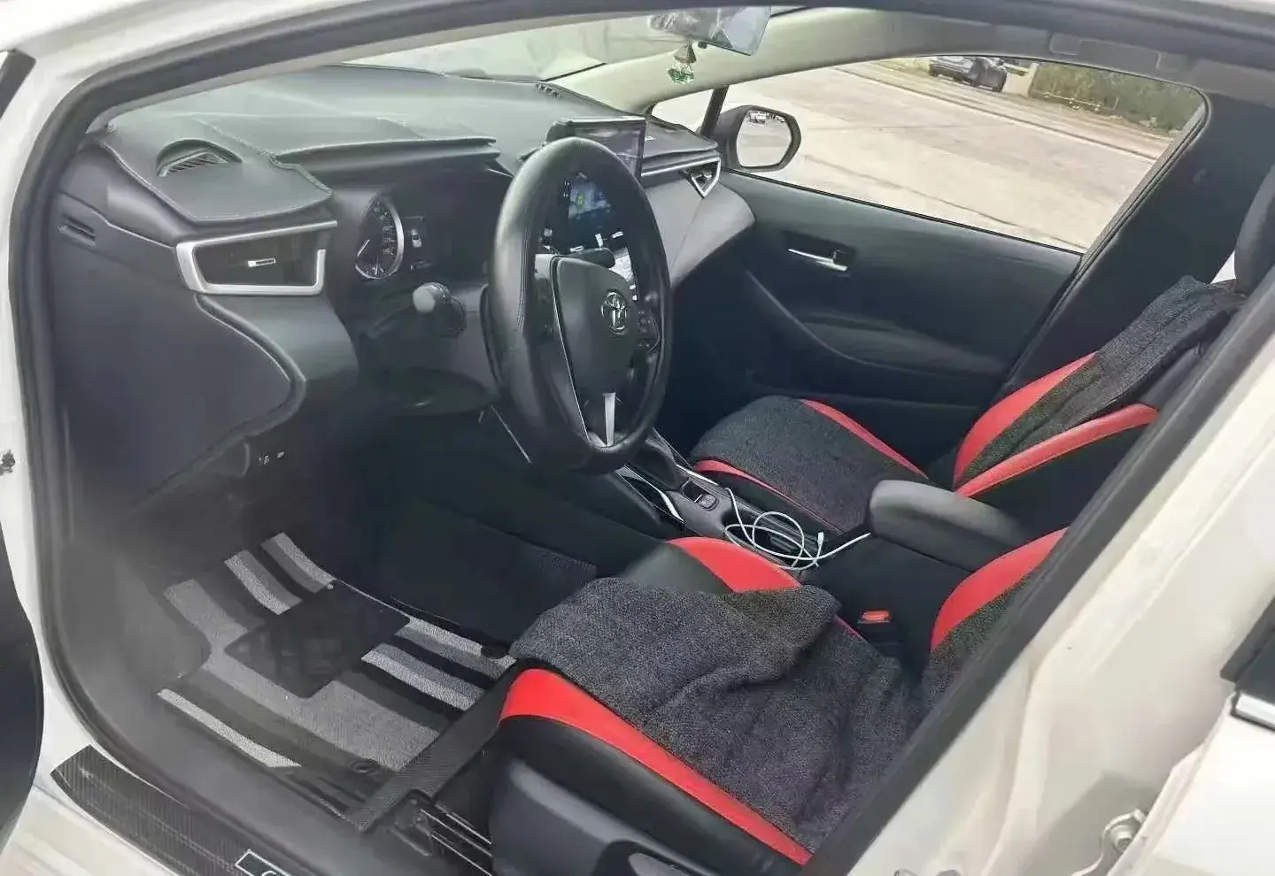 2023 TOYOTA COROLLA thumbnail 3