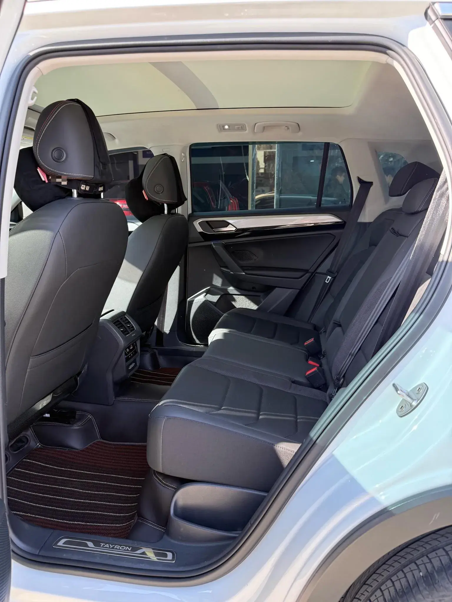 2022 VOLKSWAGEN TAYRON thumbnail 3