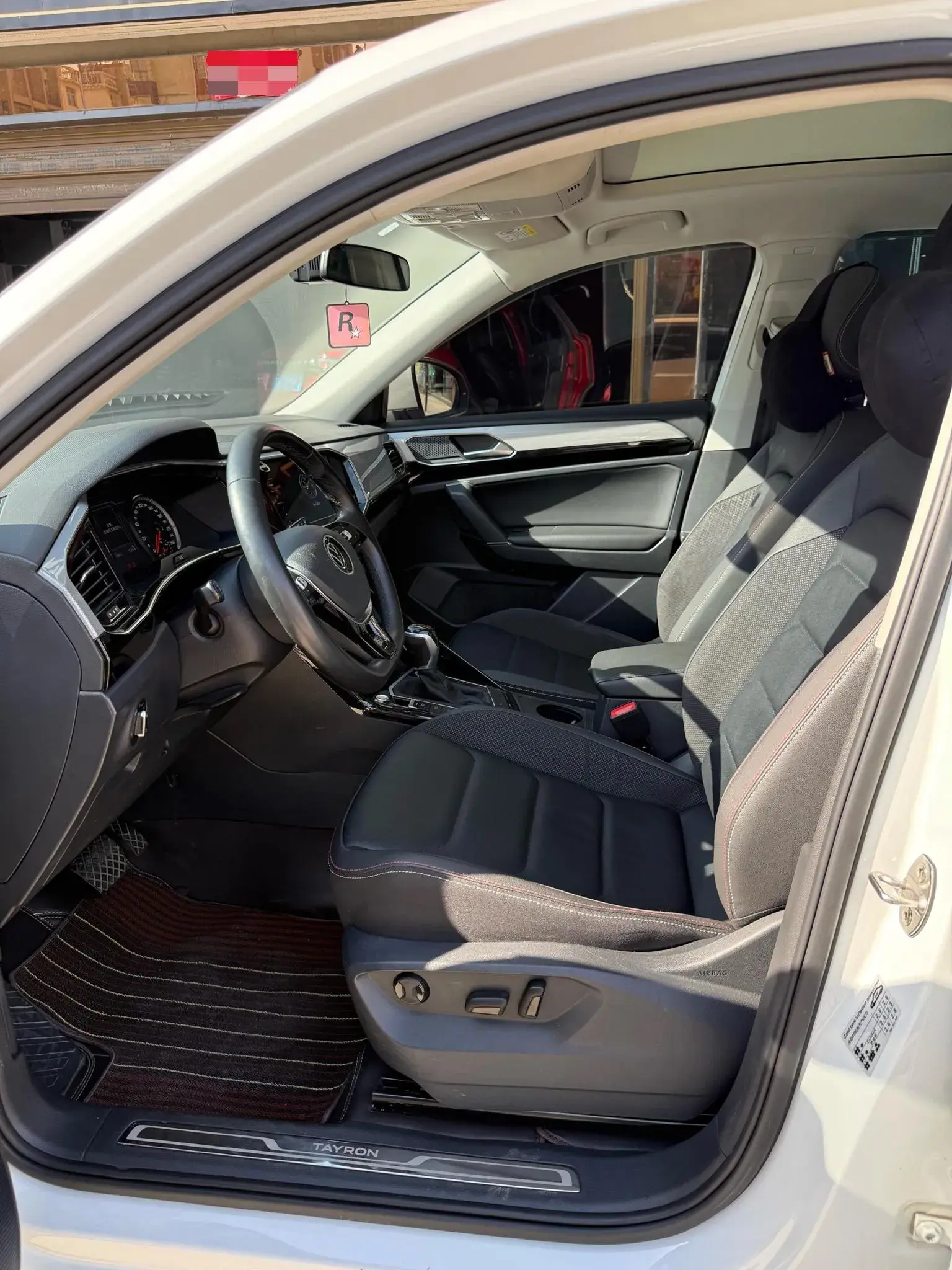 2022 VOLKSWAGEN TAYRON thumbnail 4