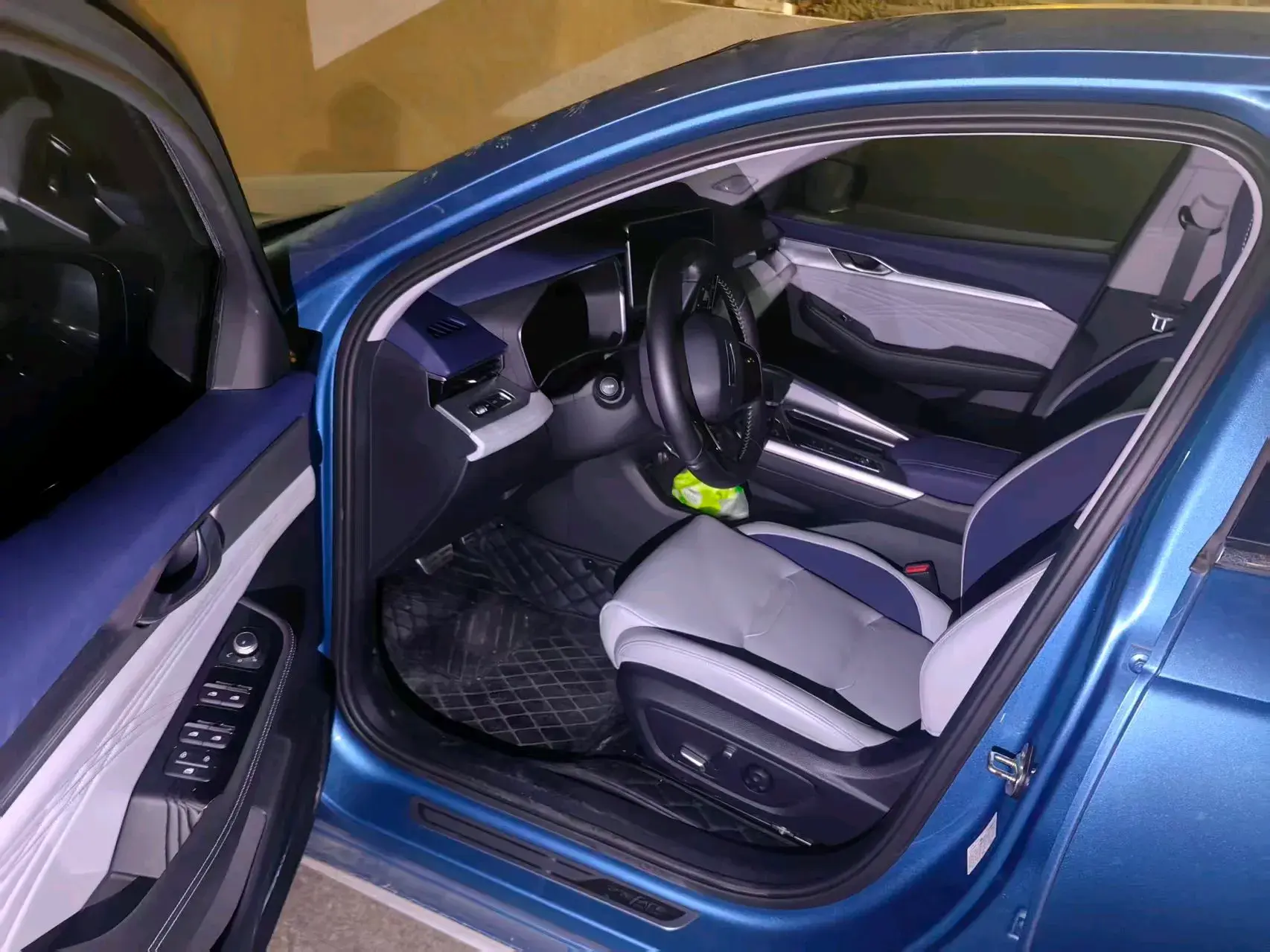 2020 GEELY TUGELLA thumbnail 2