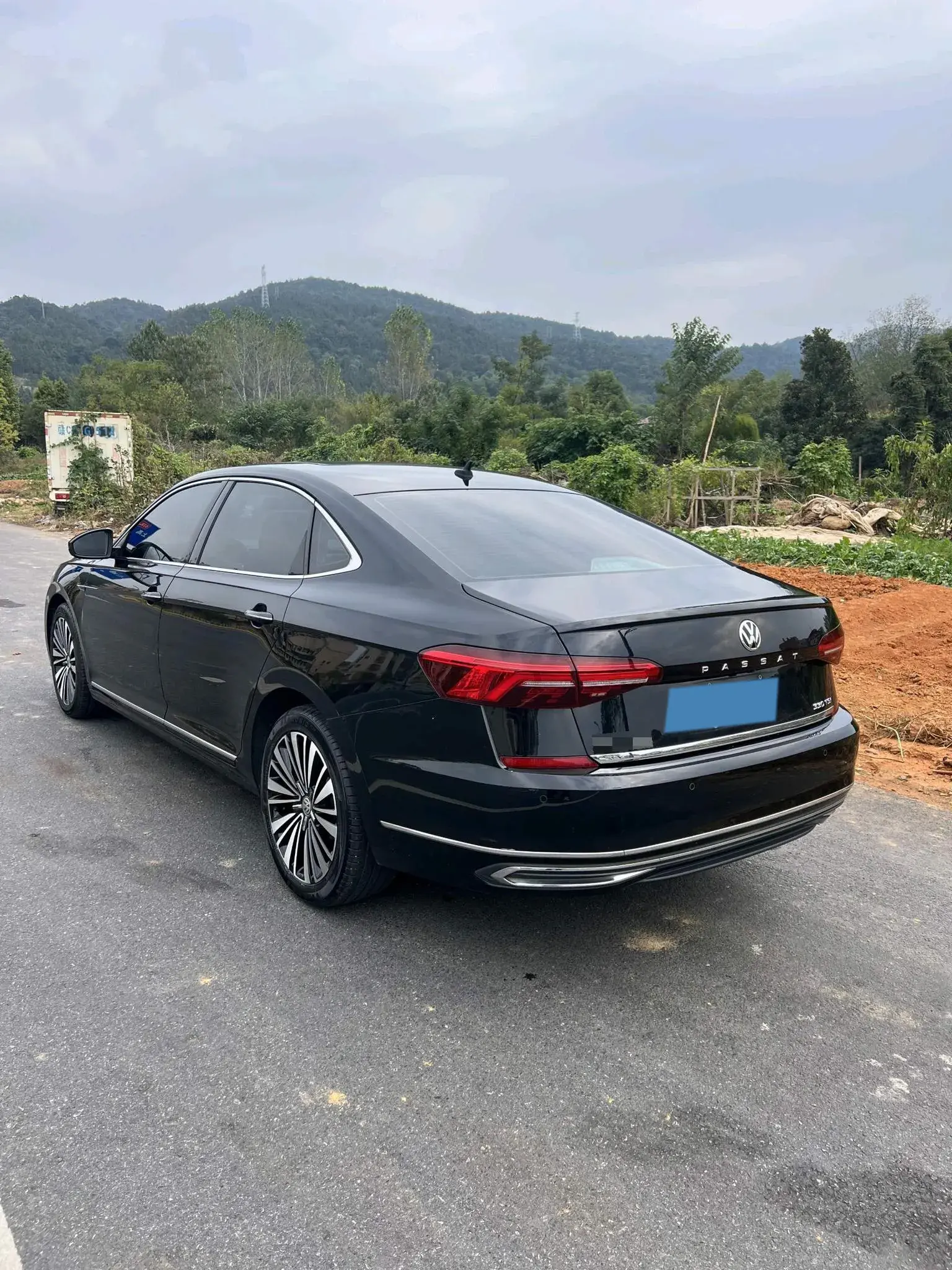 2020 VOLKSWAGEN PASSAT thumbnail 3