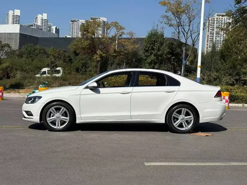 2018 VOLKSWAGEN LAMANDO thumbnail 3