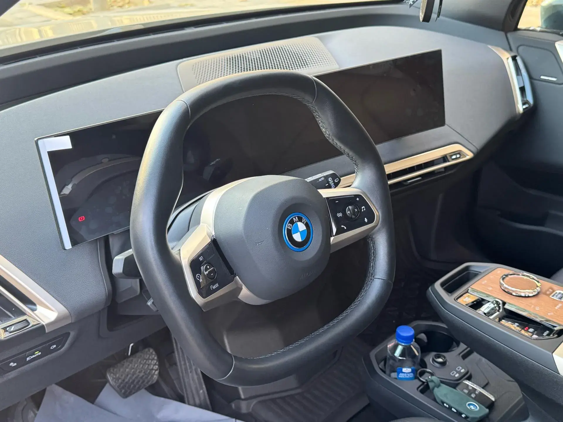 2022 BMW IX thumbnail 3