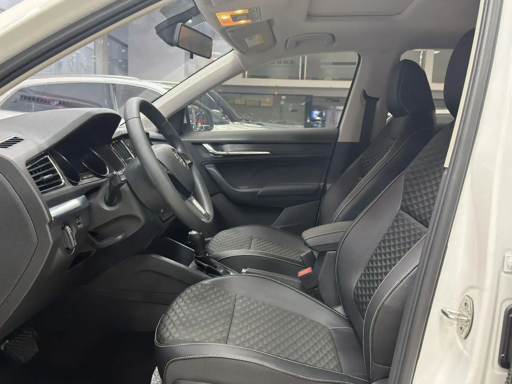 2021 SKODA KAMIQ thumbnail 4