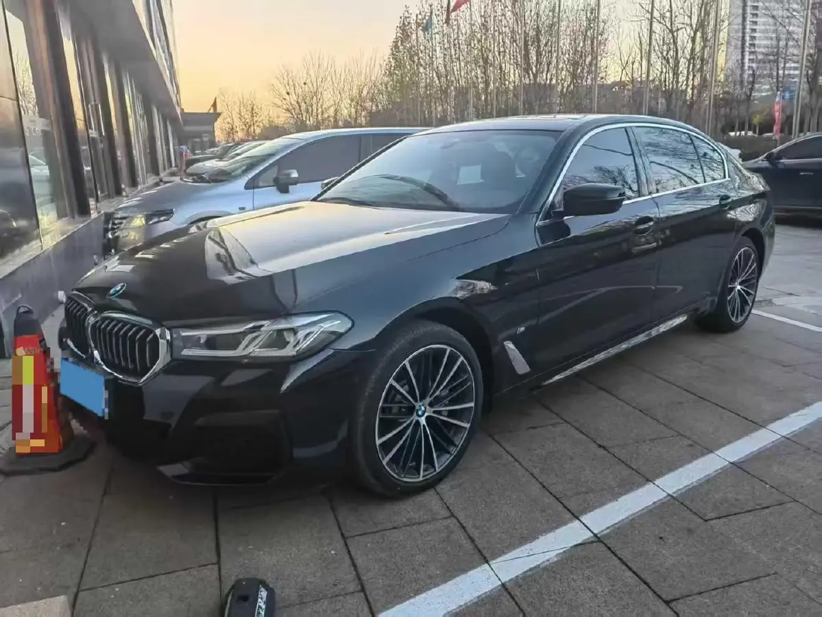 2022 BMW 5 Series 2.0T 252HP L4 8AT