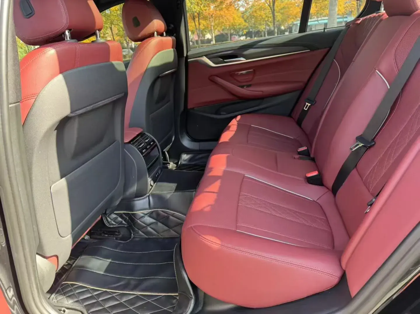 2022 BMW 5 thumbnail 4