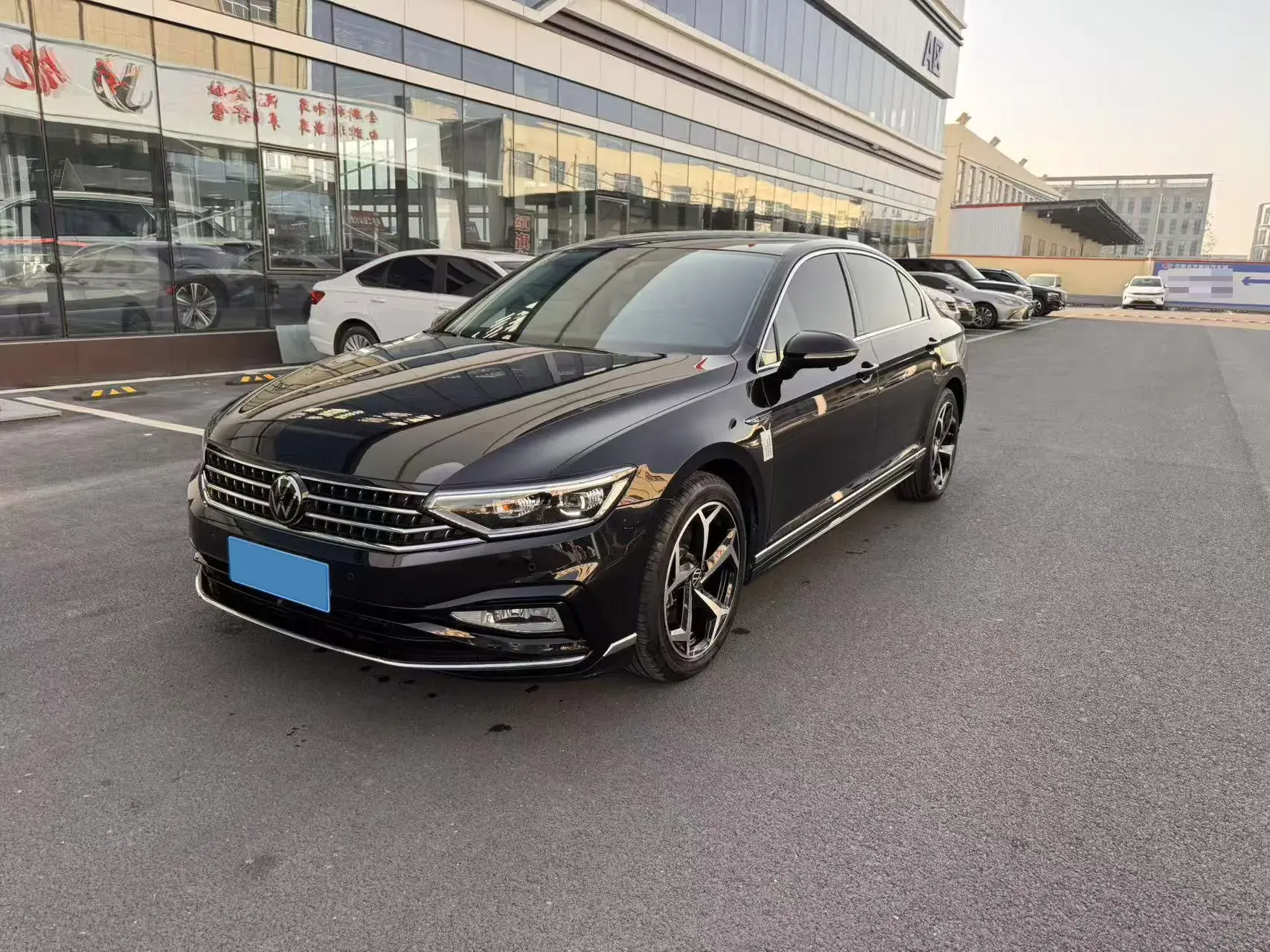 2023 VOLKSWAGEN MAGOTAN view 1