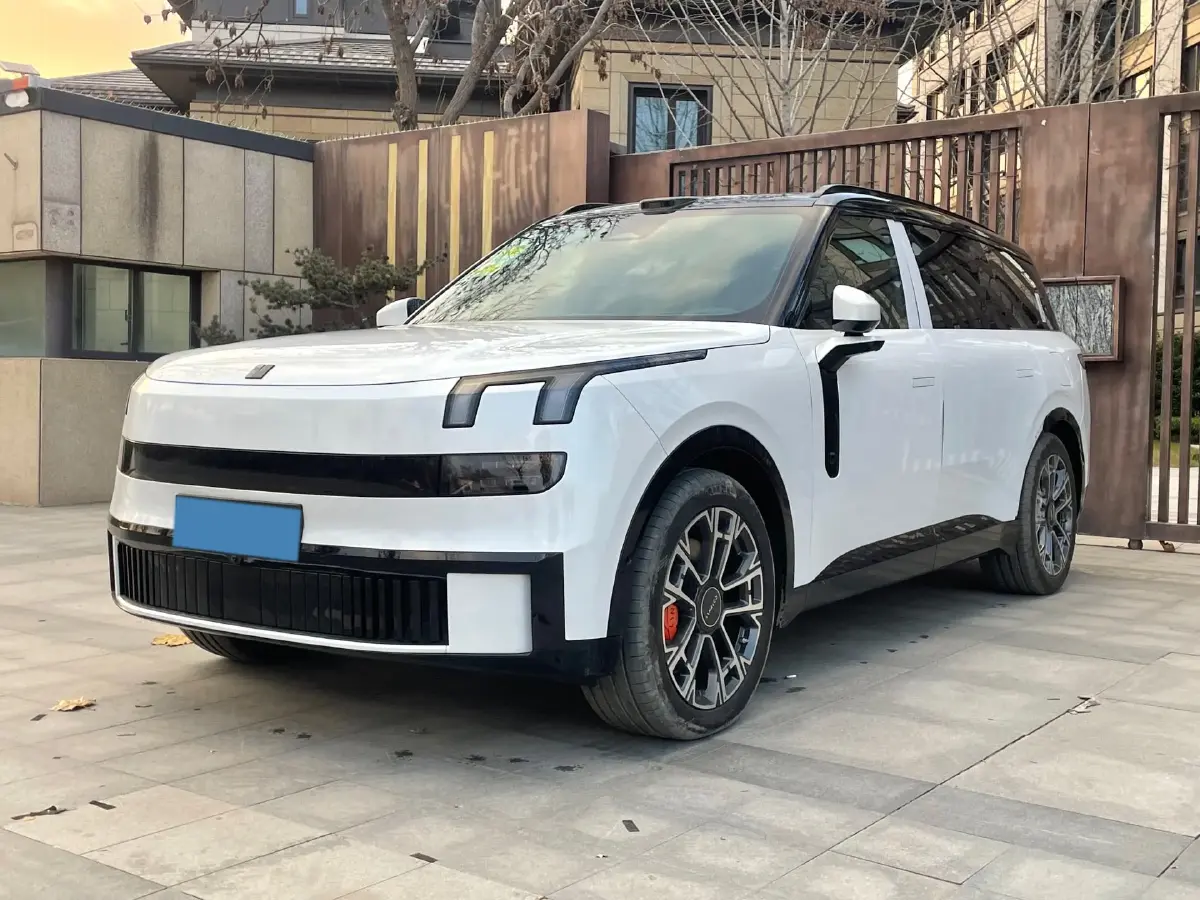 2025 LYNK&CO 900 2.0T 254HP L4 3DHT PHEV
