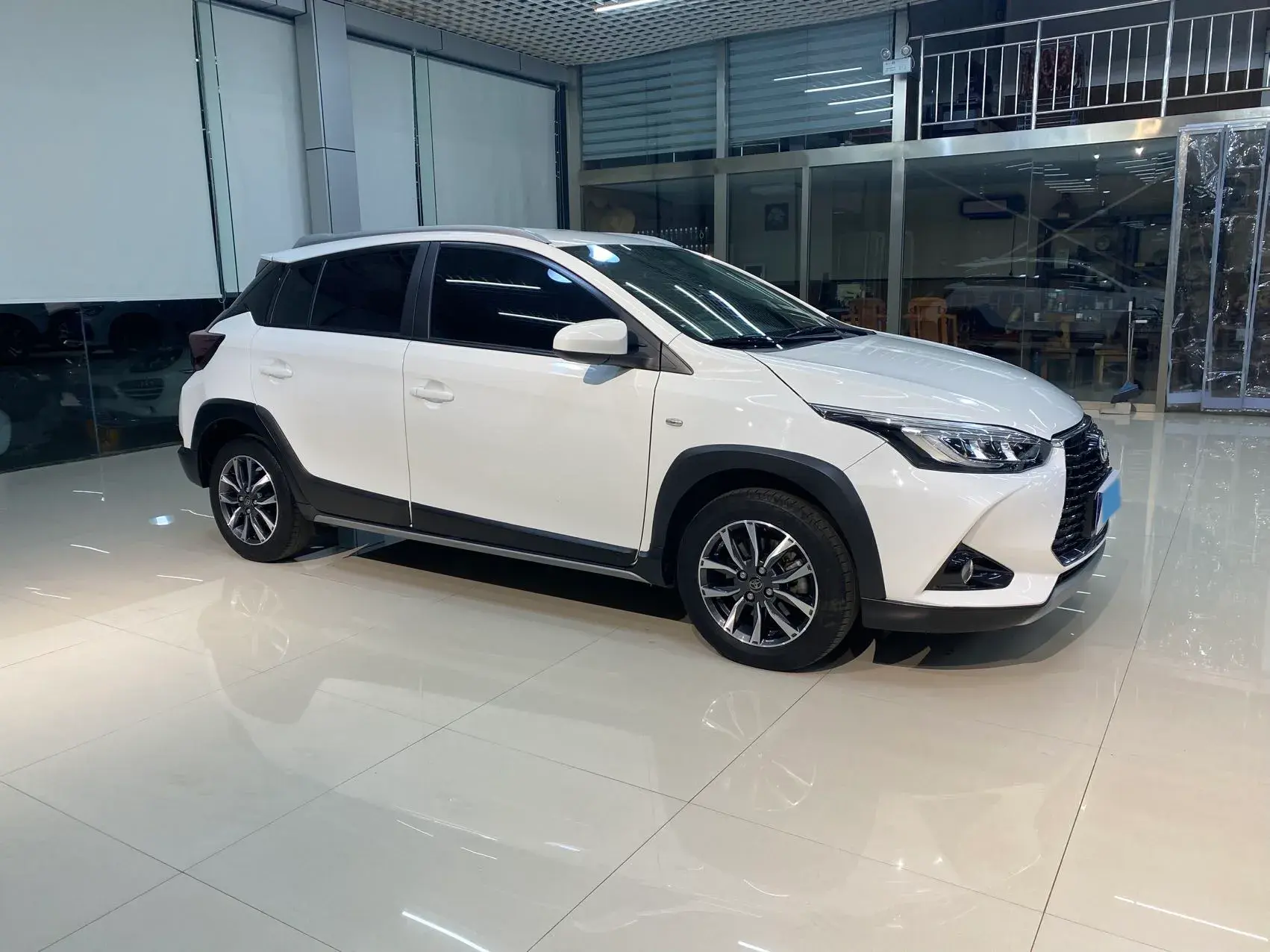 2022 TOYOTA YARIS thumbnail 3