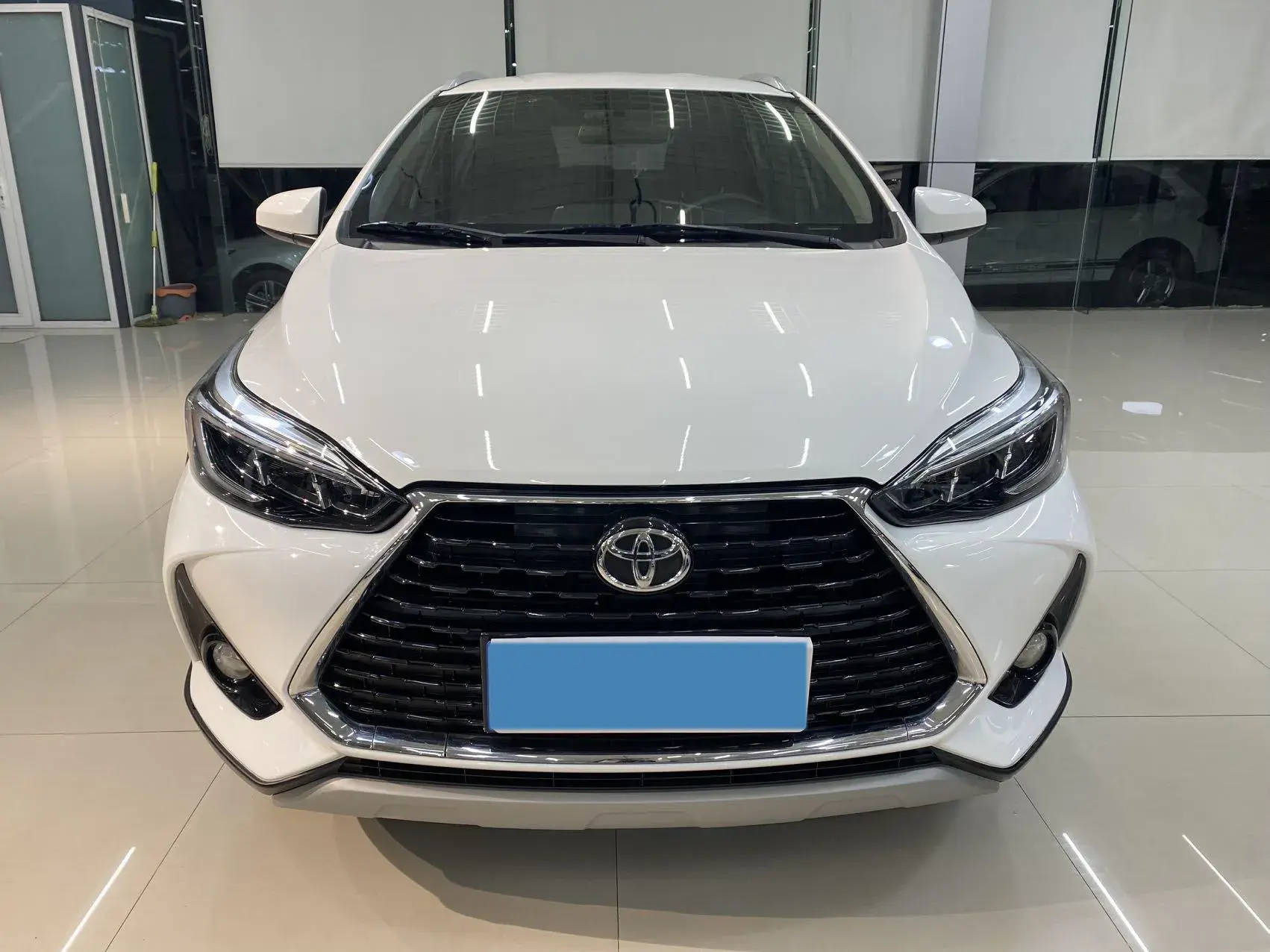 2022 TOYOTA YARIS thumbnail 2