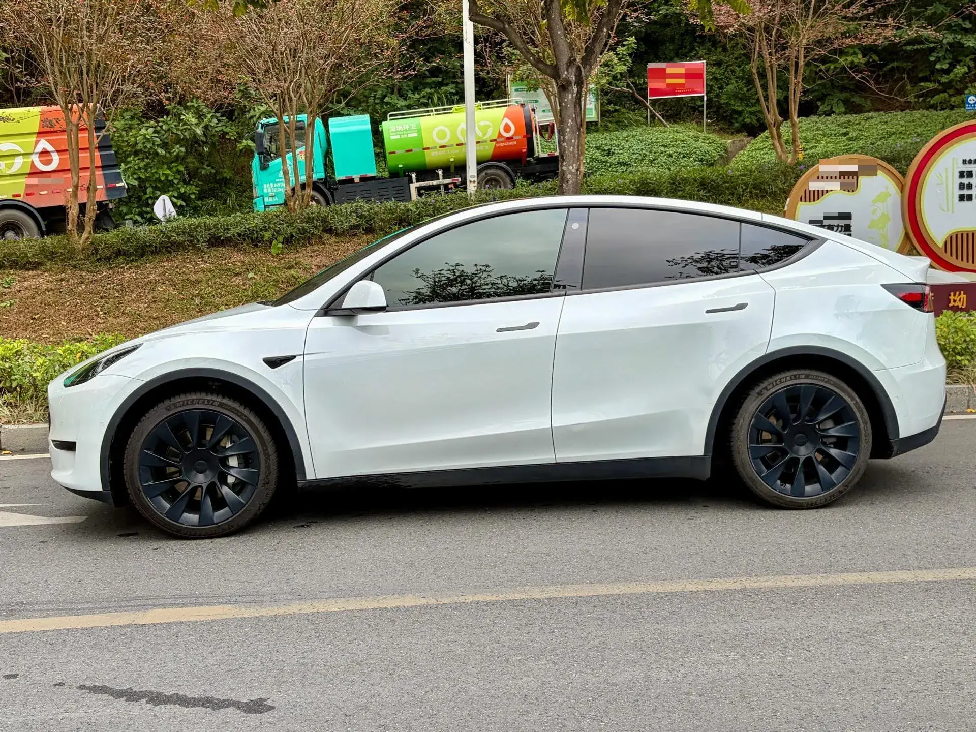 2022 TESLA MODEL thumbnail 3