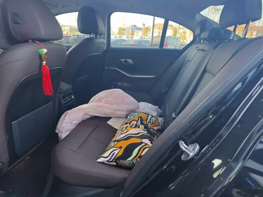 2021 BMW 3 thumbnail 4