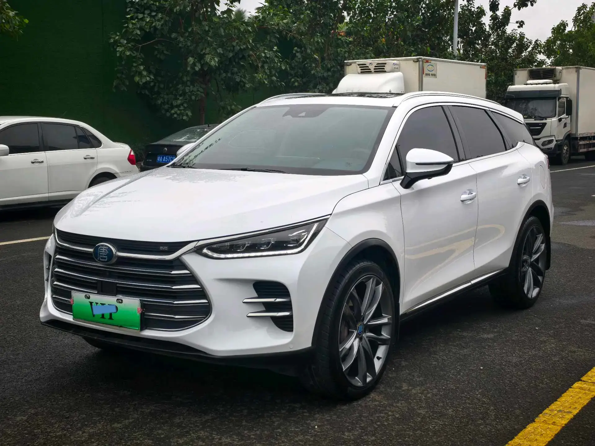 2019 BYD TANG view 1