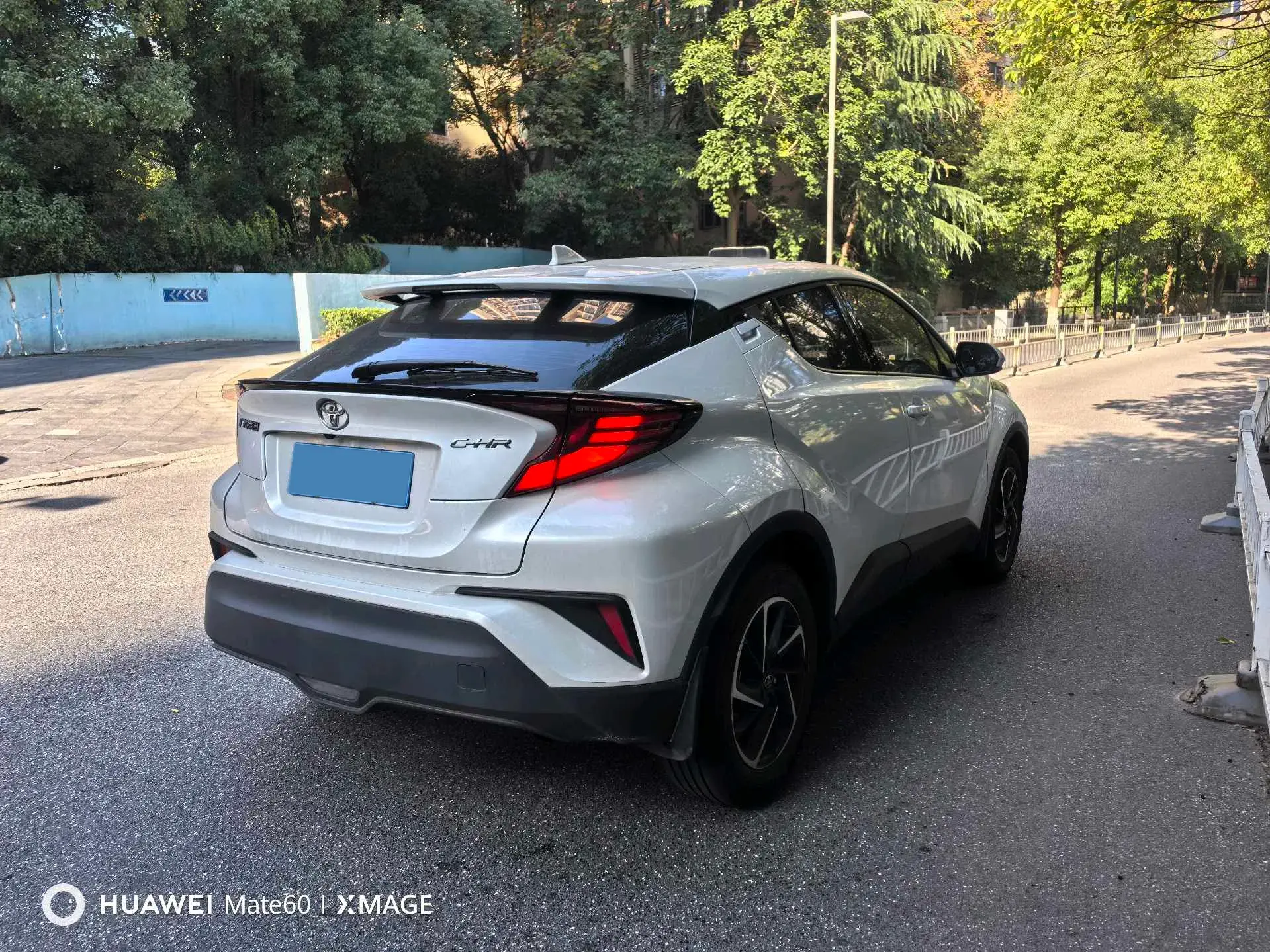 2021 TOYOTA C-HR thumbnail 2
