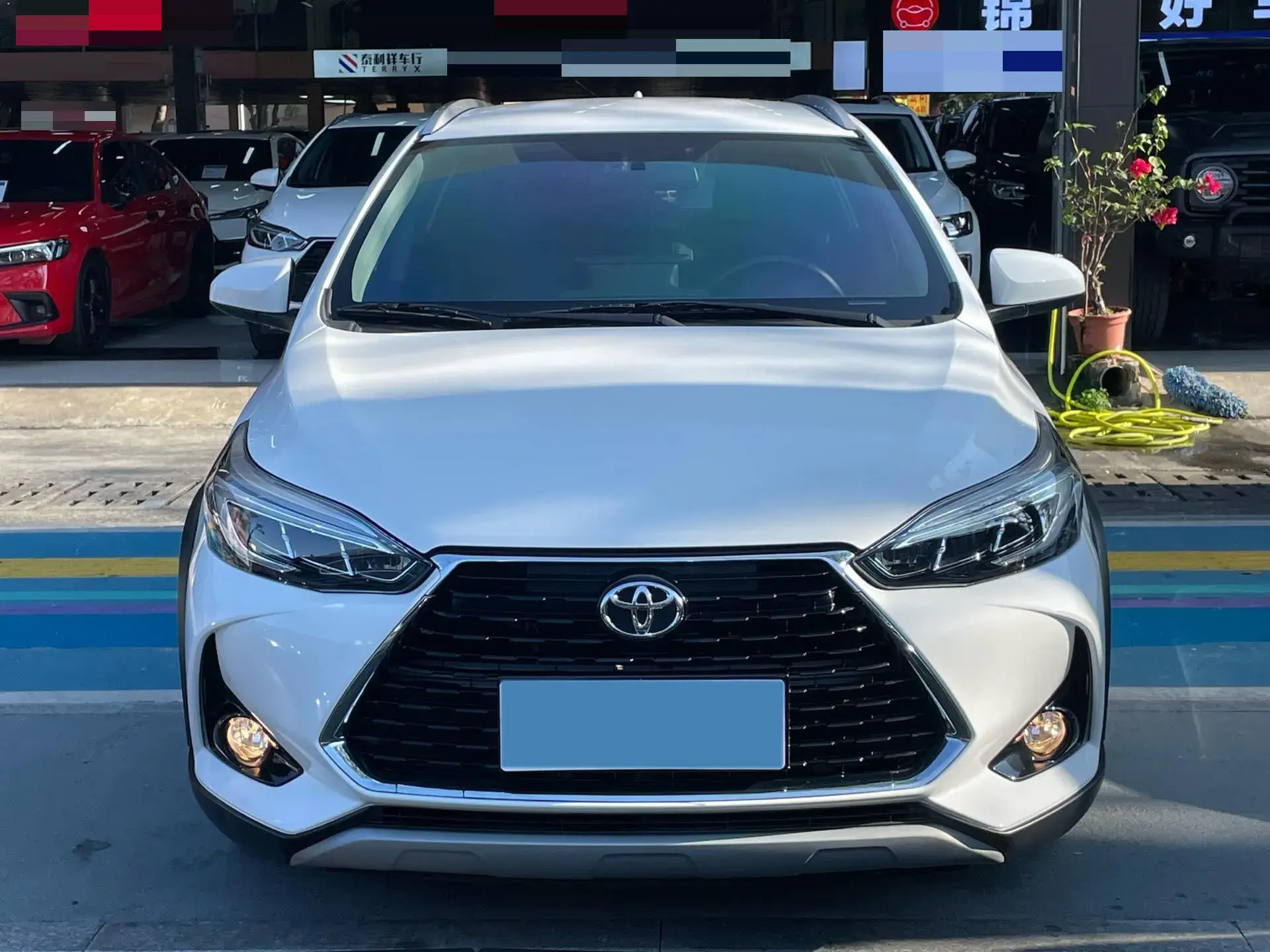 2022 TOYOTA YARIS thumbnail 2