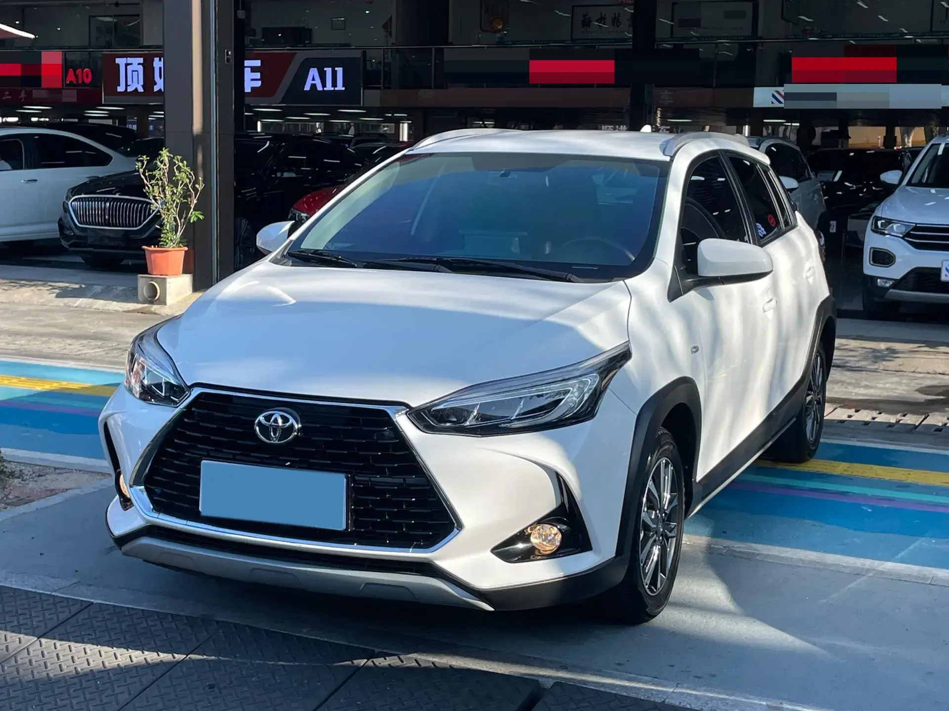 2022 TOYOTA YARIS view 1