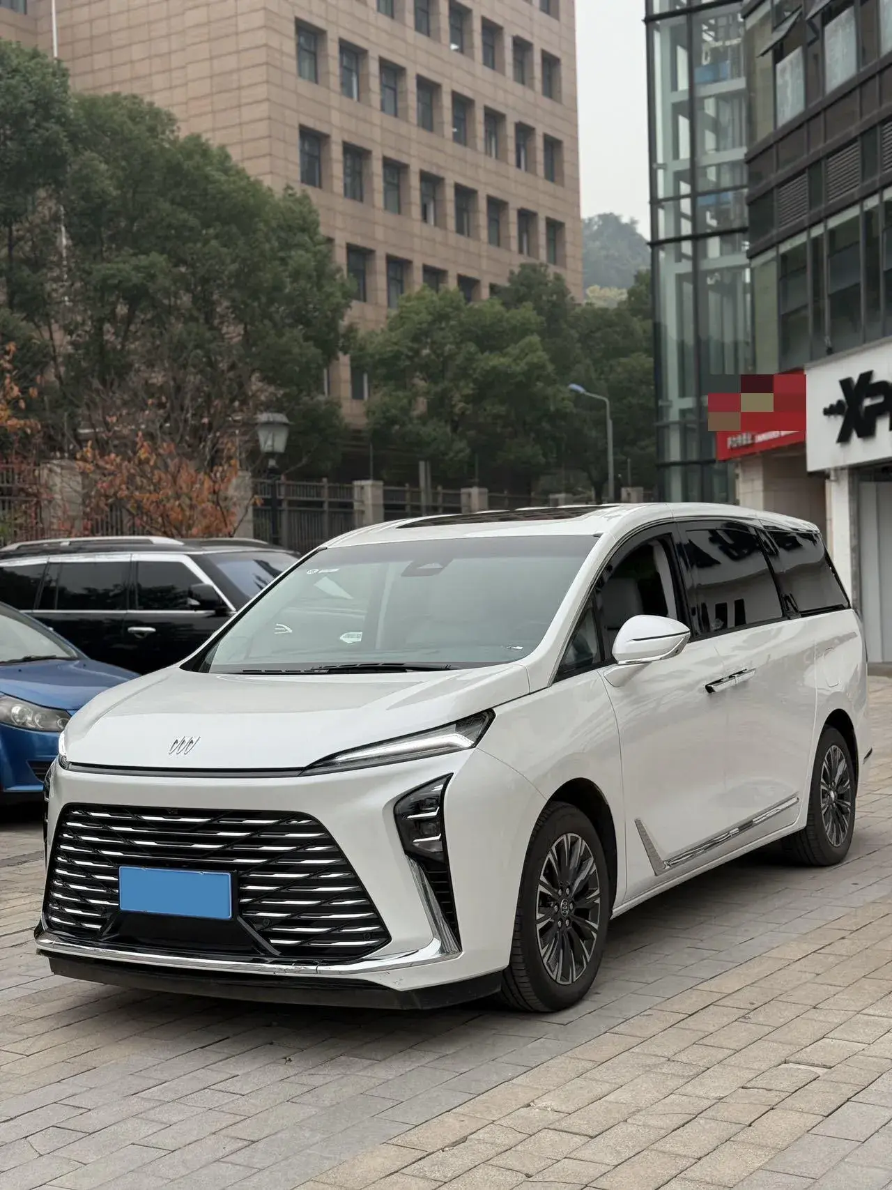 2025 BUICK GL8 view 1