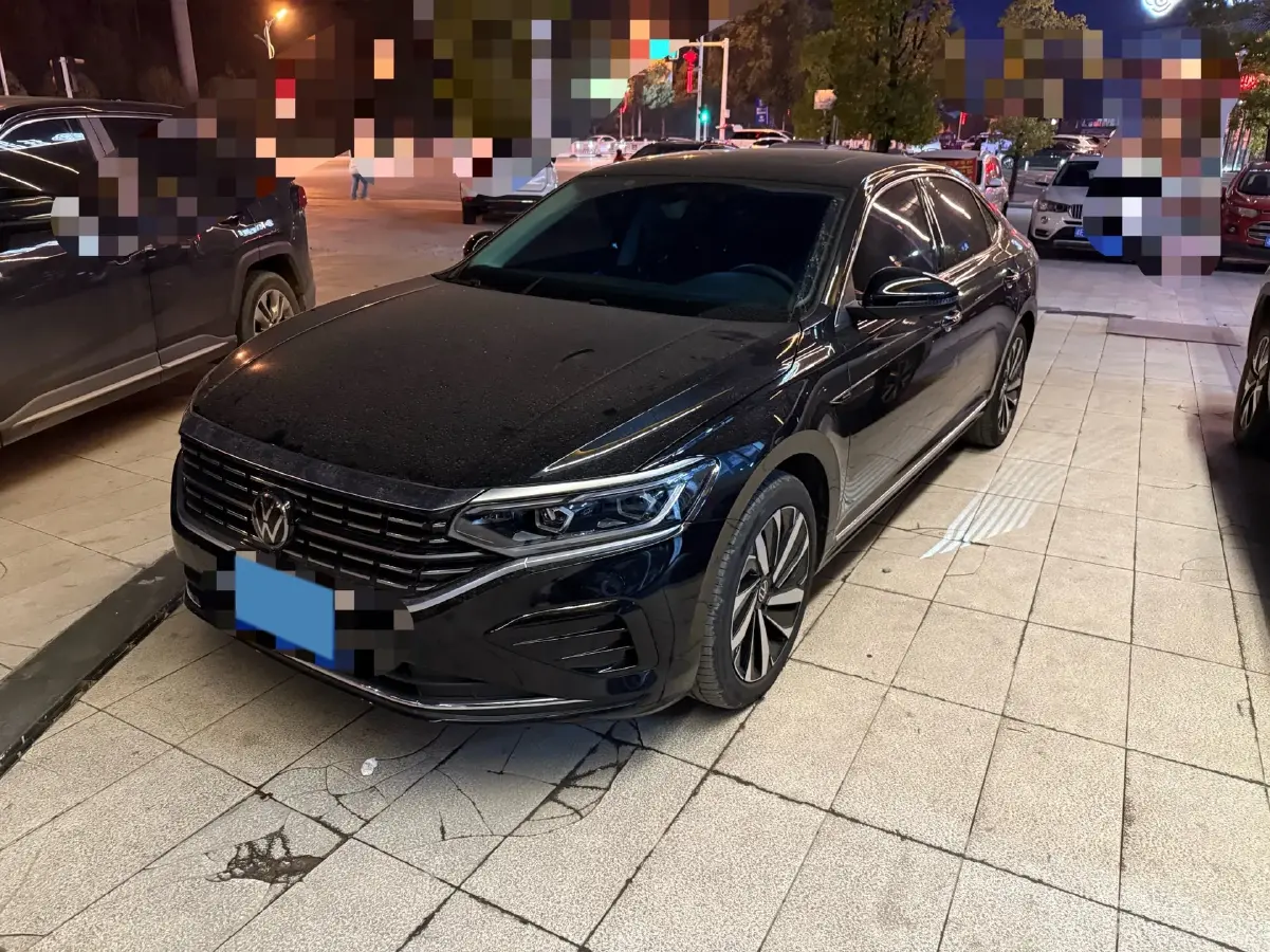 2025 Volkswagen Passat 2.0T 220HP L4 7DCT