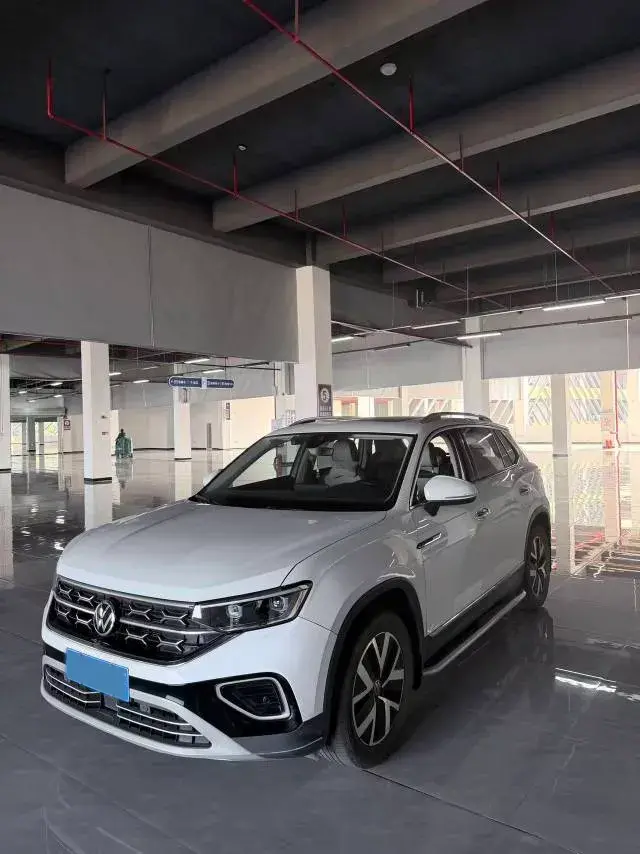 2023 VOLKSWAGEN TAYRON view 1