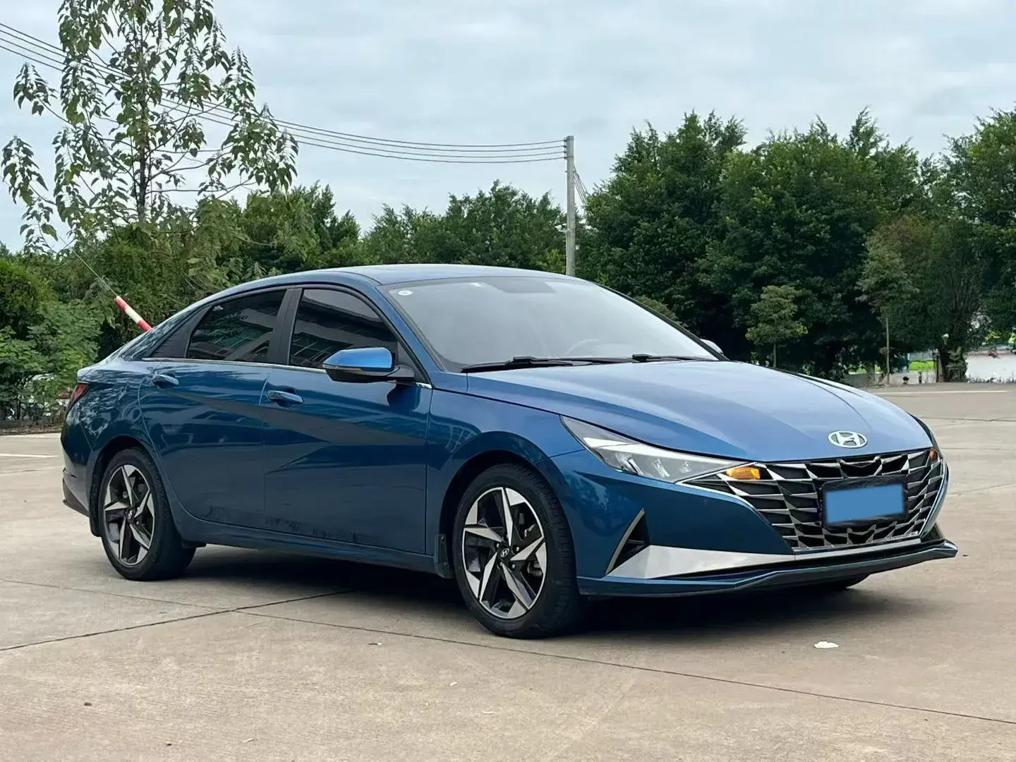 2022 HYUNDAI ELANTRA thumbnail 3