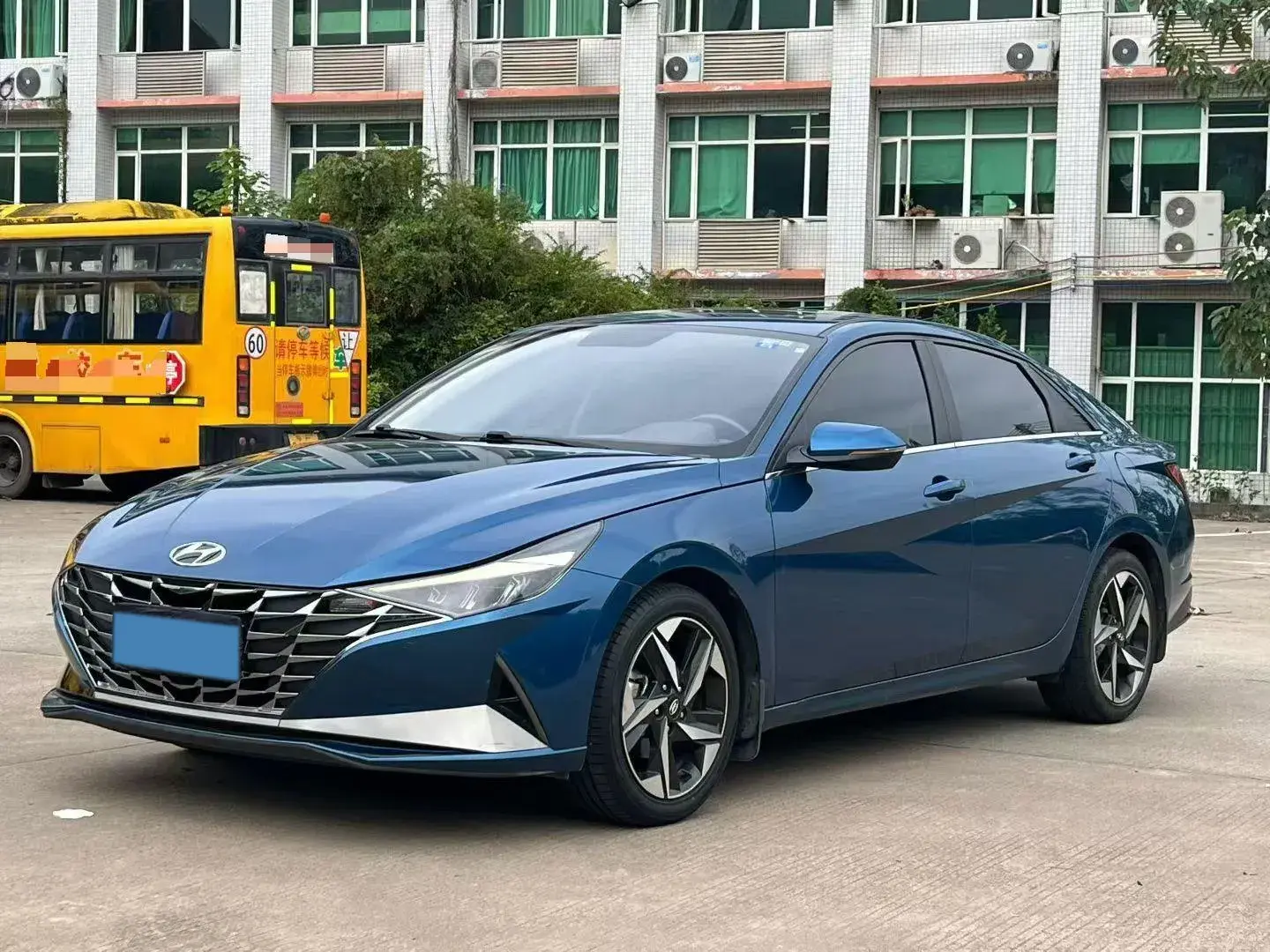 2022 HYUNDAI ELANTRA view 1